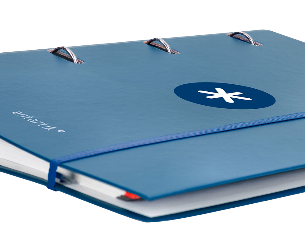 CARPETA CON RECAMBIO ANTARTIK A4 CUADRO 5MM FORRADA 4 ANILLAS 40MM REDONDAS CON SOLAPA COLOR AZUL MARINO