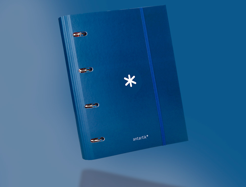 CARPETA CON RECAMBIO ANTARTIK A4 CUADRO 5MM FORRADA 4 ANILLAS 40MM REDONDAS CON SOLAPA COLOR AZUL MARINO