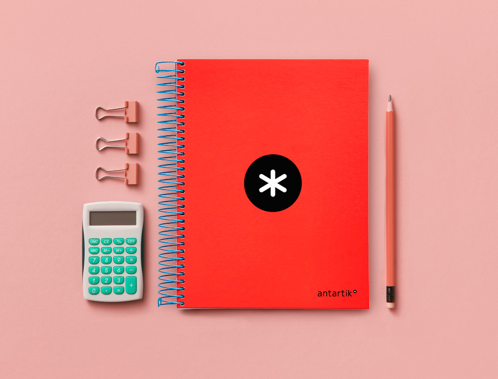 CUADERNO ESPIRAL A5 MICRO ANTARTIK TAPA FORRADA120H 90 GR CUADRO 5MM 5 BANDAS6 TALADROS COLOR ROJO